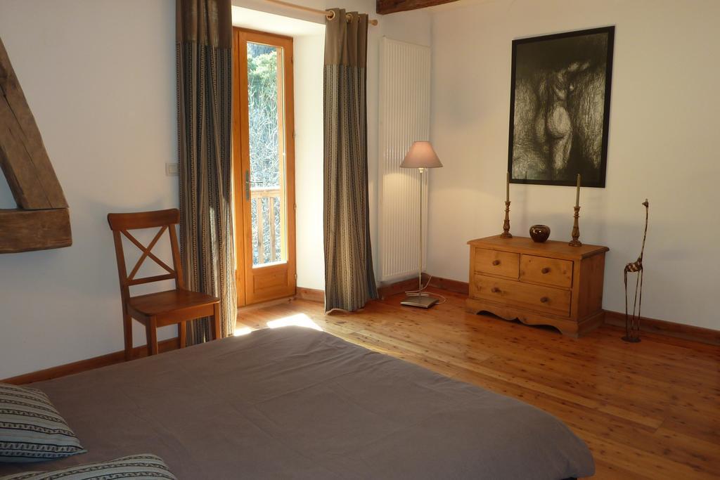 Le Moulin Ollivier Hotel Saint-Andre-d'Embrun Room photo